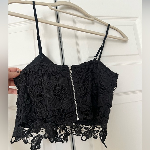 Lacey cropped top with zippered back - Picture 3 of 3